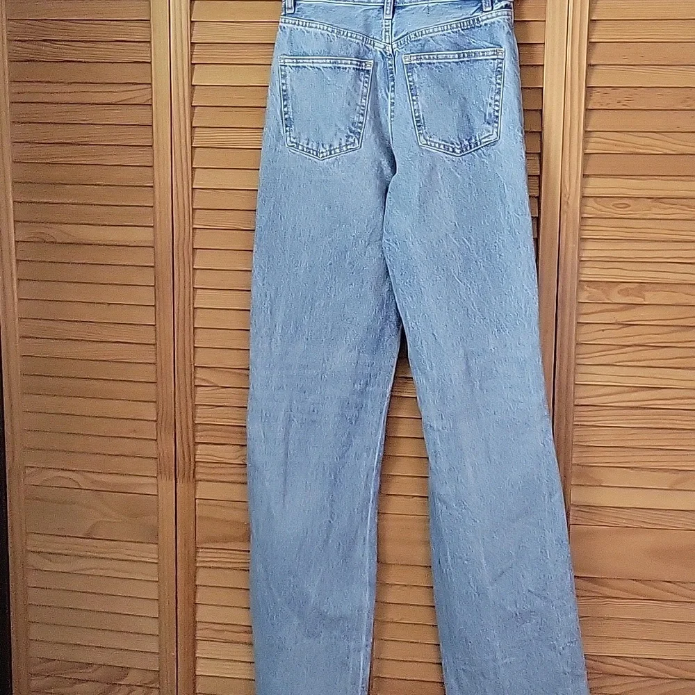 NWT Zara High Rise Wide Leg Ripped Jeans Light Wash Raw Hem 100% Cotton Size 4